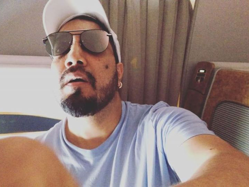 بالفيديو: المغني الهندي "ميكا سينغ" يحجز مقصورة الدرجة الأولى بأكملها على طيران الإمارات!